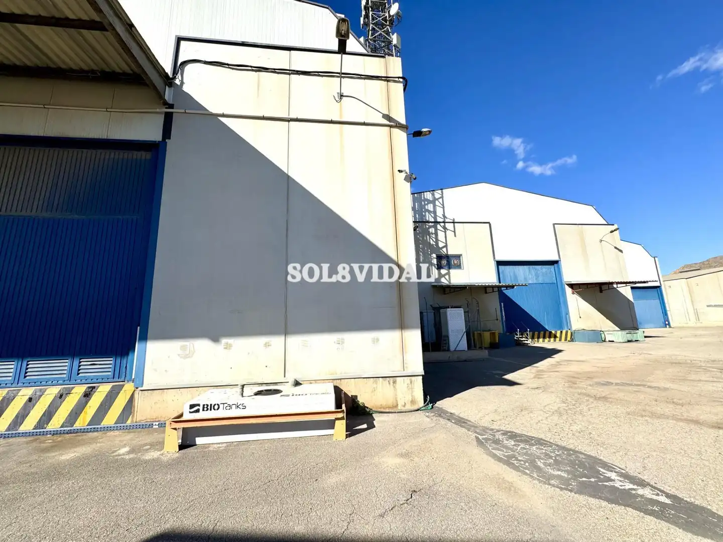 Außenansicht von Fabrikhallen zur Miete in Orihuela