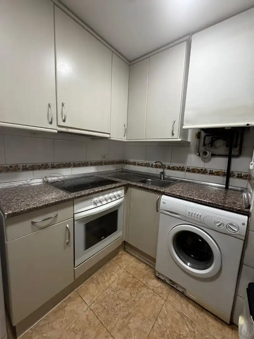 Cuina de Apartament en venda en Sabiñánigo amb Calefacció, Moblat i Forn