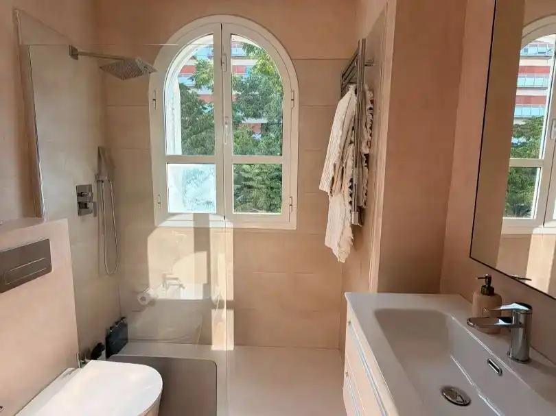 Bany de Dúplex en venda en Sevilla amb Aire condicionat i Parquet