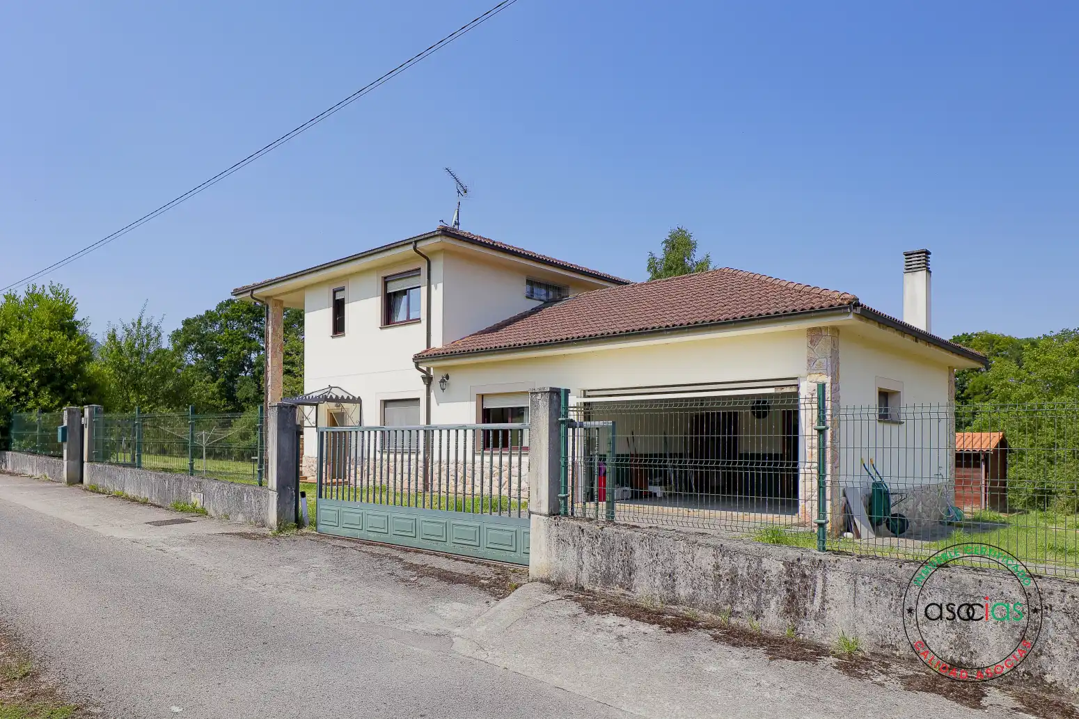 Vista exterior de Casa o xalet en venda en Nava amb Calefacció, Parquet i Traster