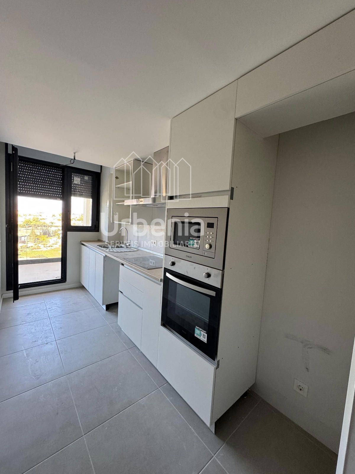 Cocina de Piso en venta en  Almería Capital con Jardín privado, Terraza y Piscina