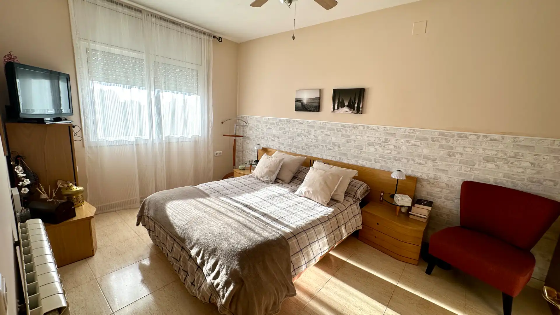 Dormitori de Casa o xalet en venda en Rubí amb Aire condicionat, Calefacció i Jardí privat