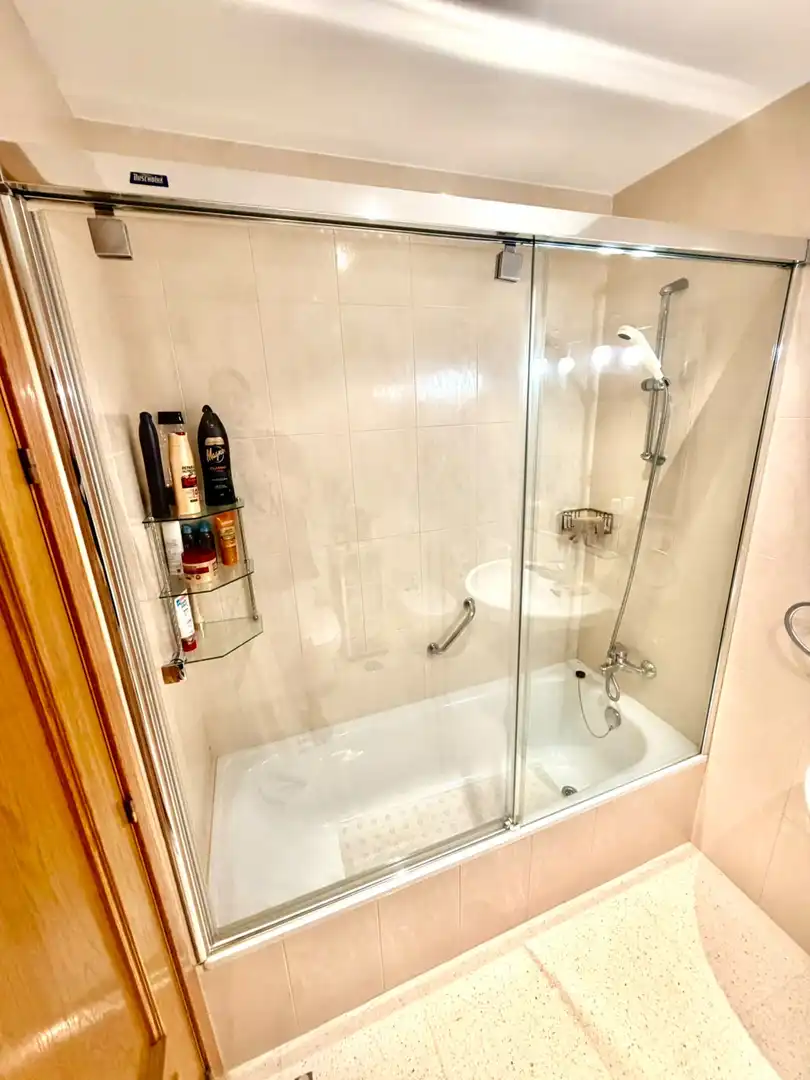 Bany de Apartament en venda en Benidorm amb Aire condicionat, Calefacció i Jardí privat