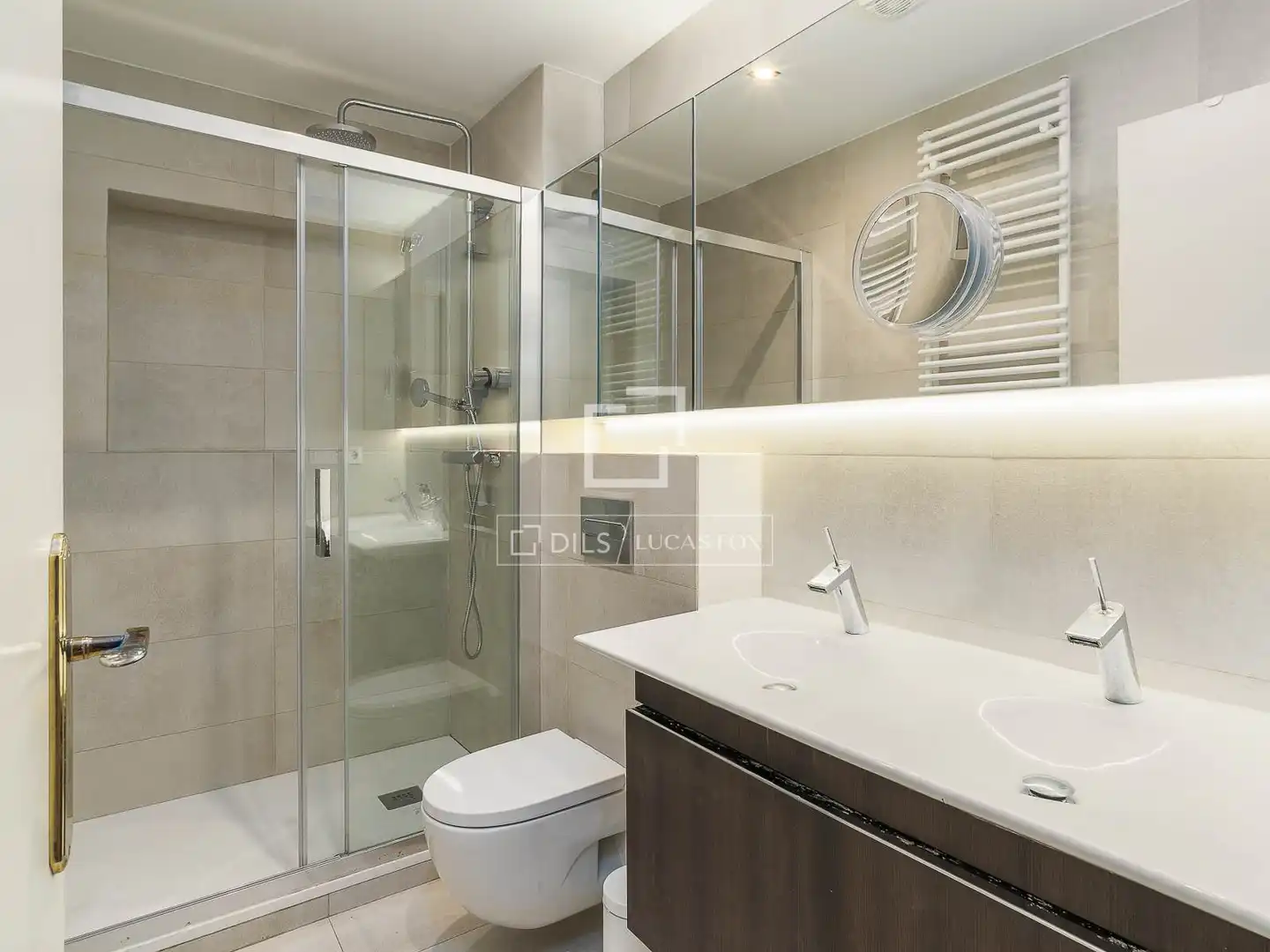 Baño de Piso en venta en Barcelona con Aire acondicionado, Terraza y Amueblado