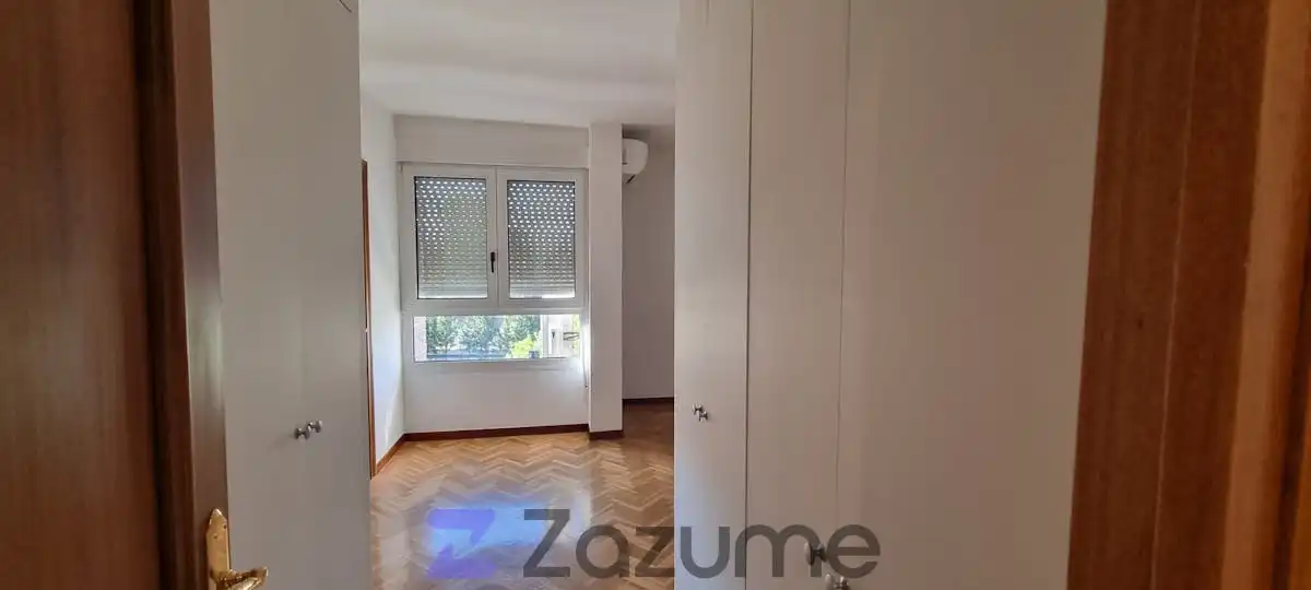 Bedroom of Flat for rent in Madrid  with Air Conditioner, Heating and Private garden