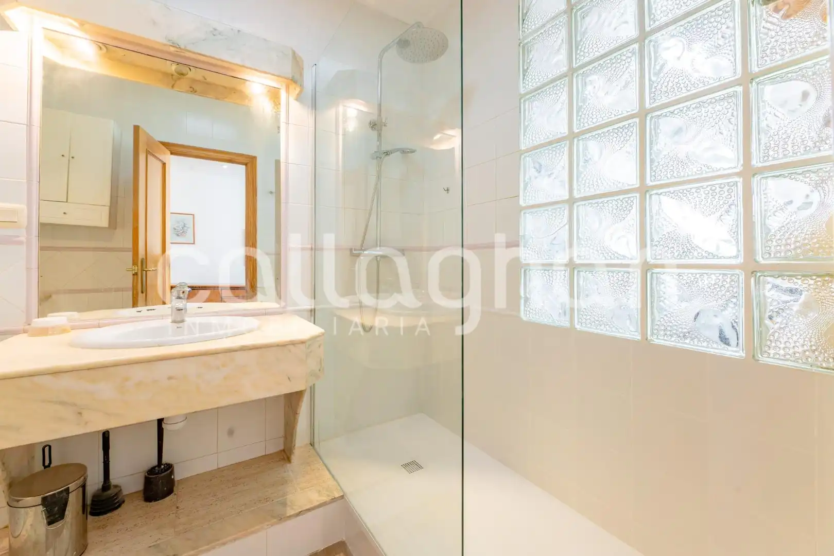 Badezimmer von Wohnung zur Miete in Valencia mit Klimaanlage, Abstellraum und Möbliert