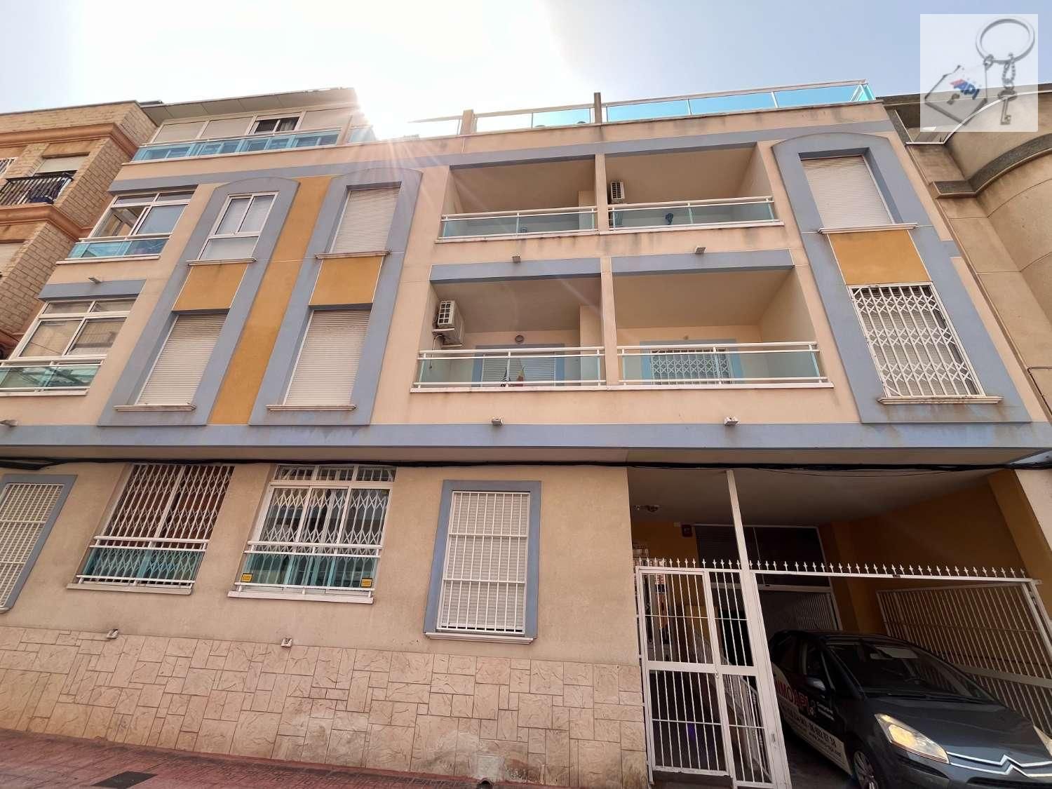 Vista exterior de Apartamento de alquiler en Torrevieja con Aire acondicionado, Terraza y Piscina