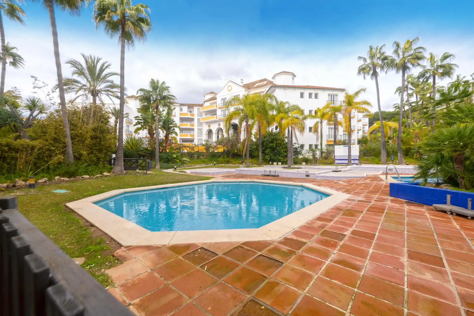 Vista exterior de Piso en venta en Marbella con Terraza, Trastero y Balcón