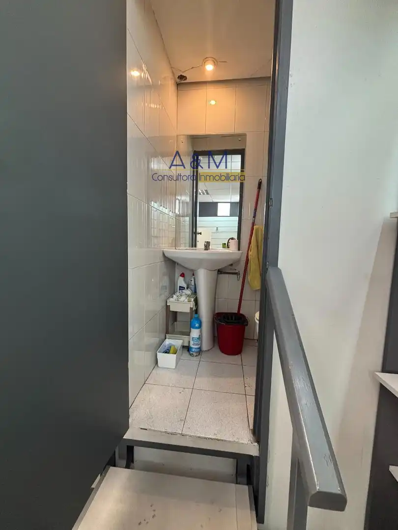 Baño de Local de alquiler en Valladolid con Aire acondicionado