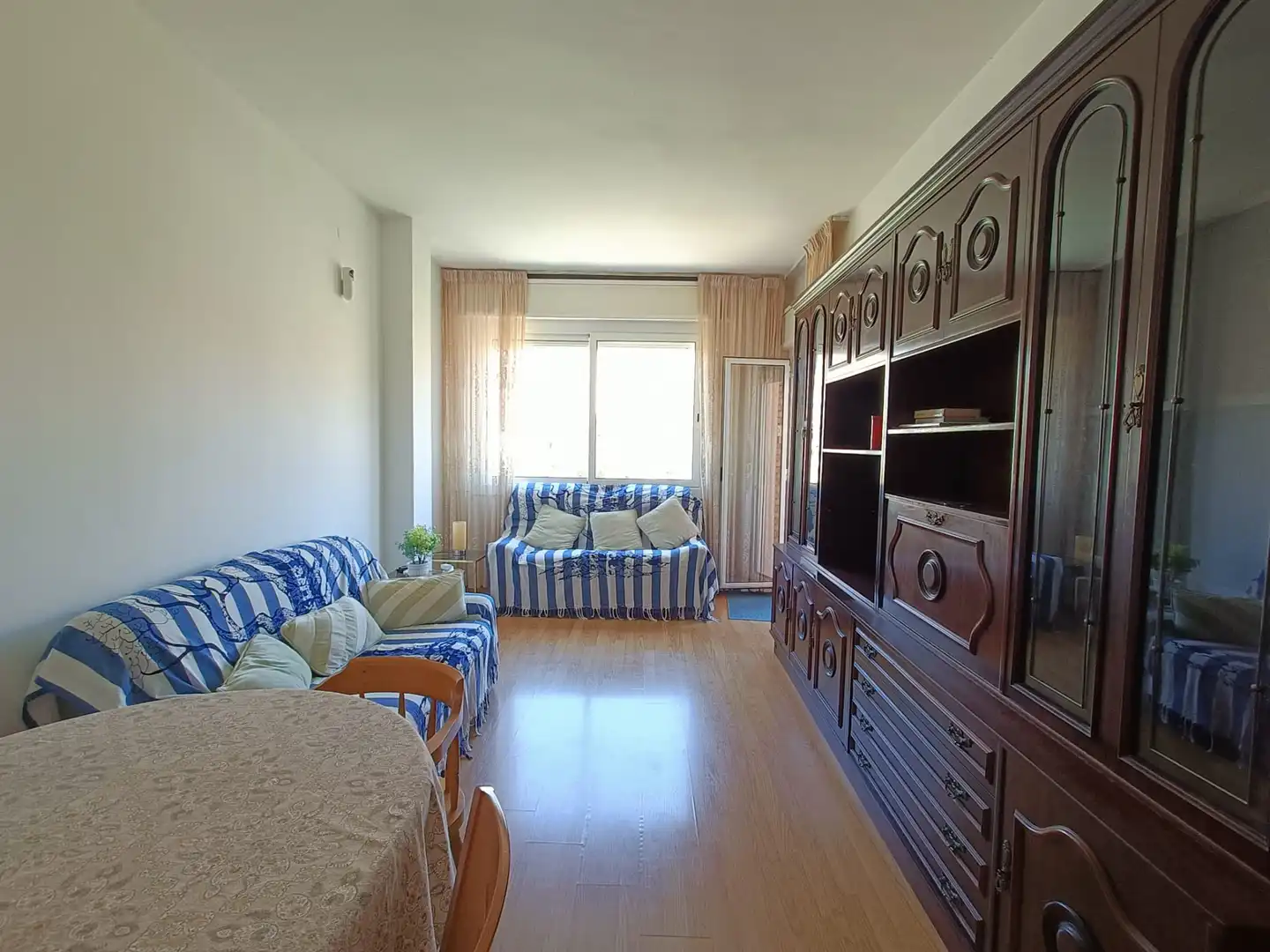 Sala de estar de Piso en venta en L'Hospitalet de Llobregat con Amueblado y Balcón