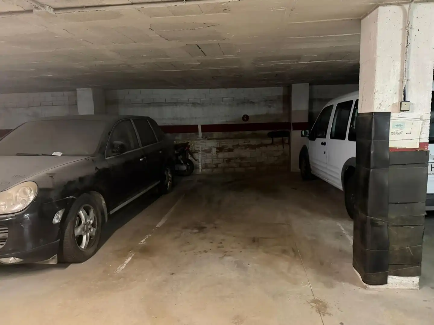 Parking of Flat for sale in Figueres  with Air Conditioner, Heating and Terrace