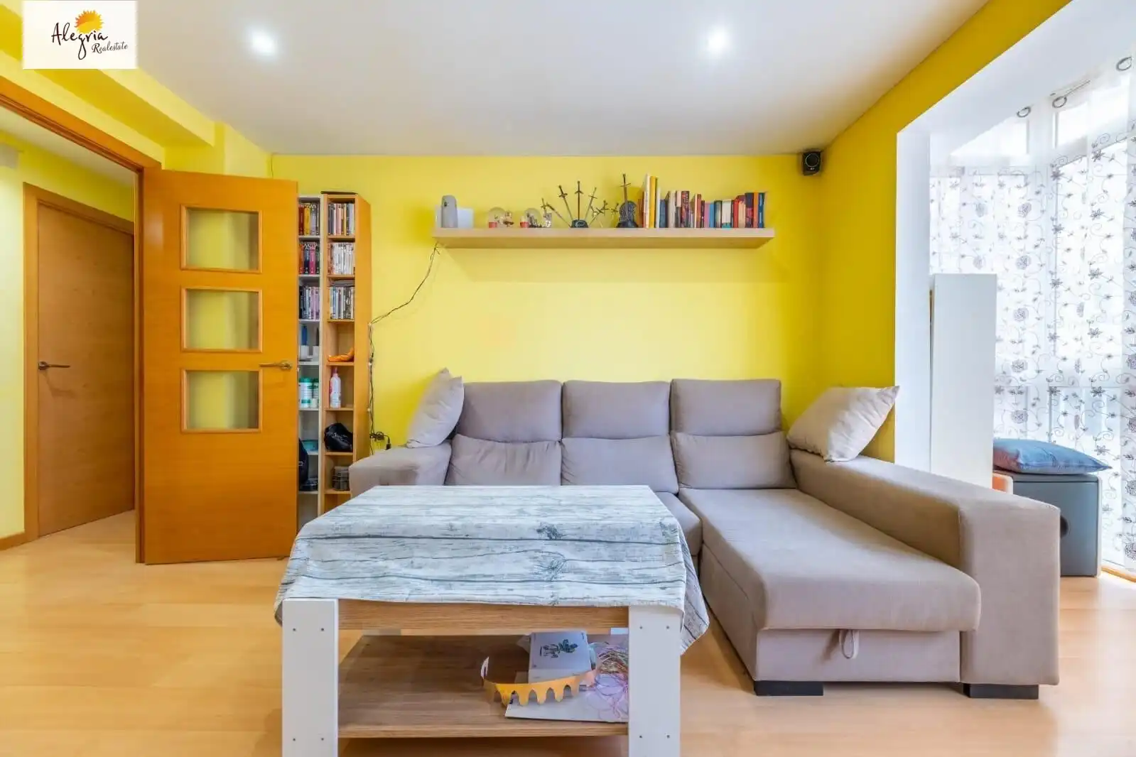 Sala de estar de Apartamento en venta en Alicante / Alacant con Calefacción y Amueblado