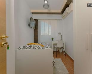 Bedroom of Flat to share in Burjassot  with Air Conditioner and Terrace