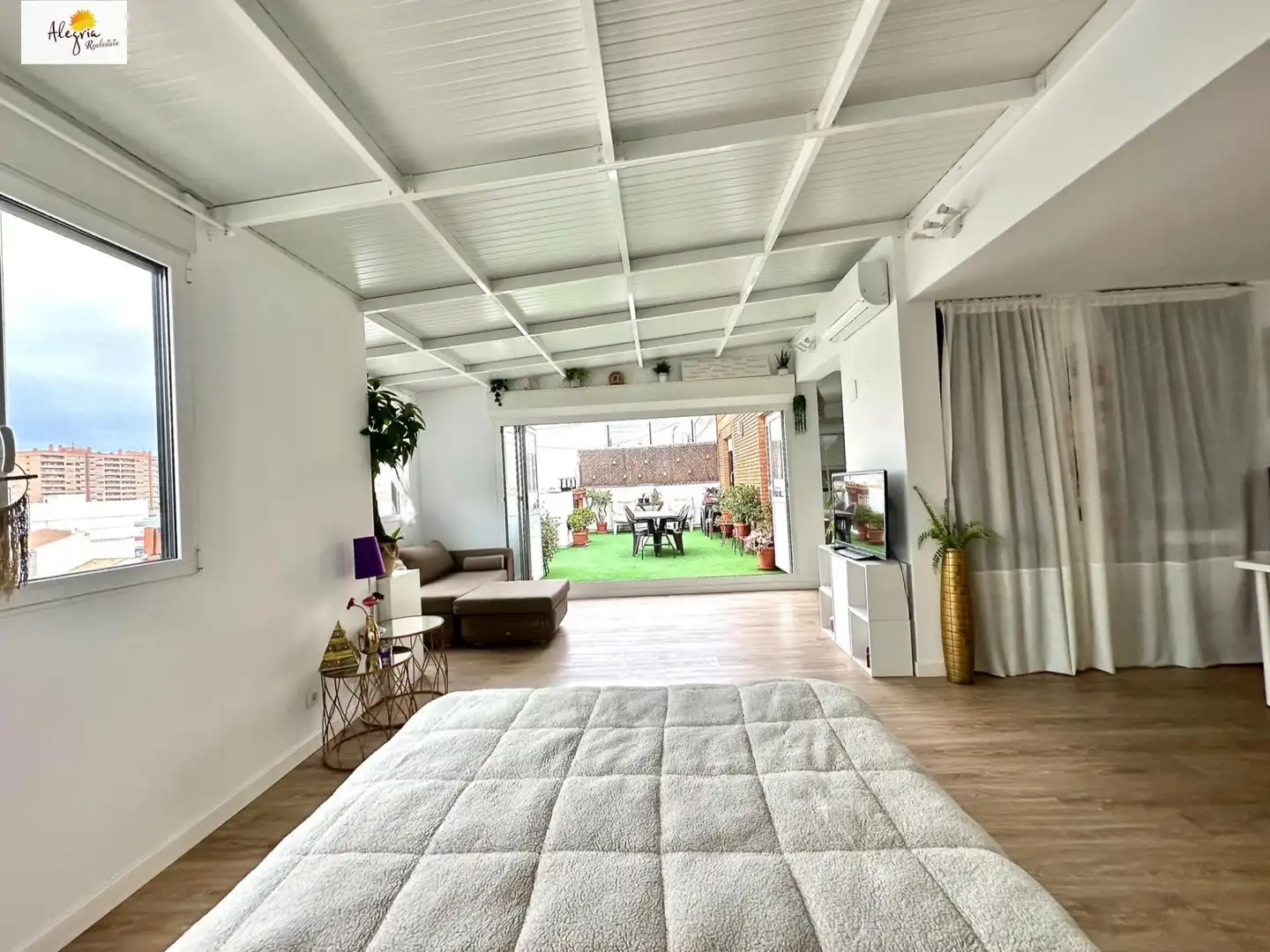 Wohnzimmer von Dachboden zum Verkauf in Valencia mit Klimaanlage und Möbliert