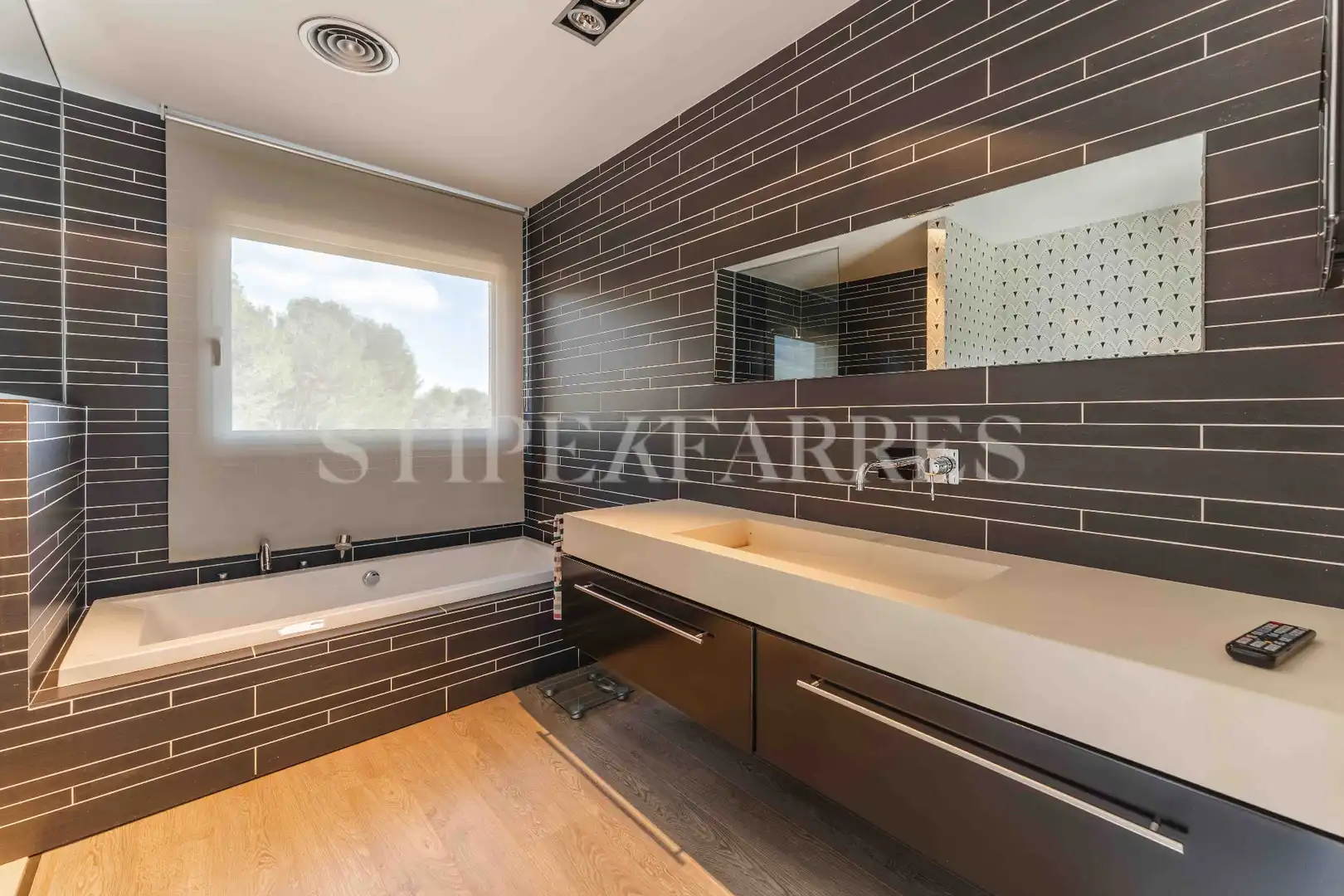 Baño de Casa o chalet de alquiler en El Papiol con Aire acondicionado, Calefacción y Jardín privado