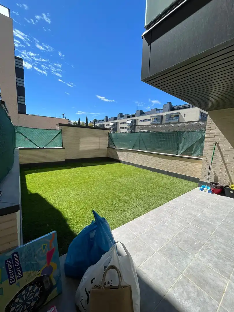 Planta baja de alquiler en Calle NARVAEZ, Hospital