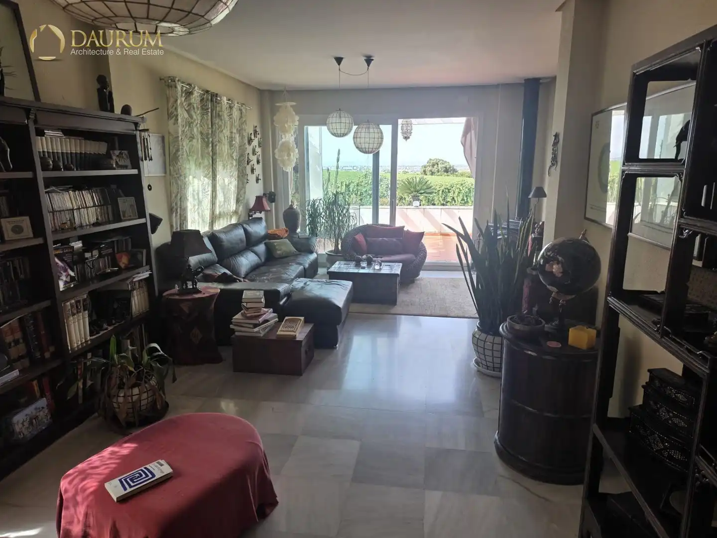 Sala d'estar de Casa o xalet en venda en Alcalá de Guadaira amb Aire condicionat, Terrassa i Traster