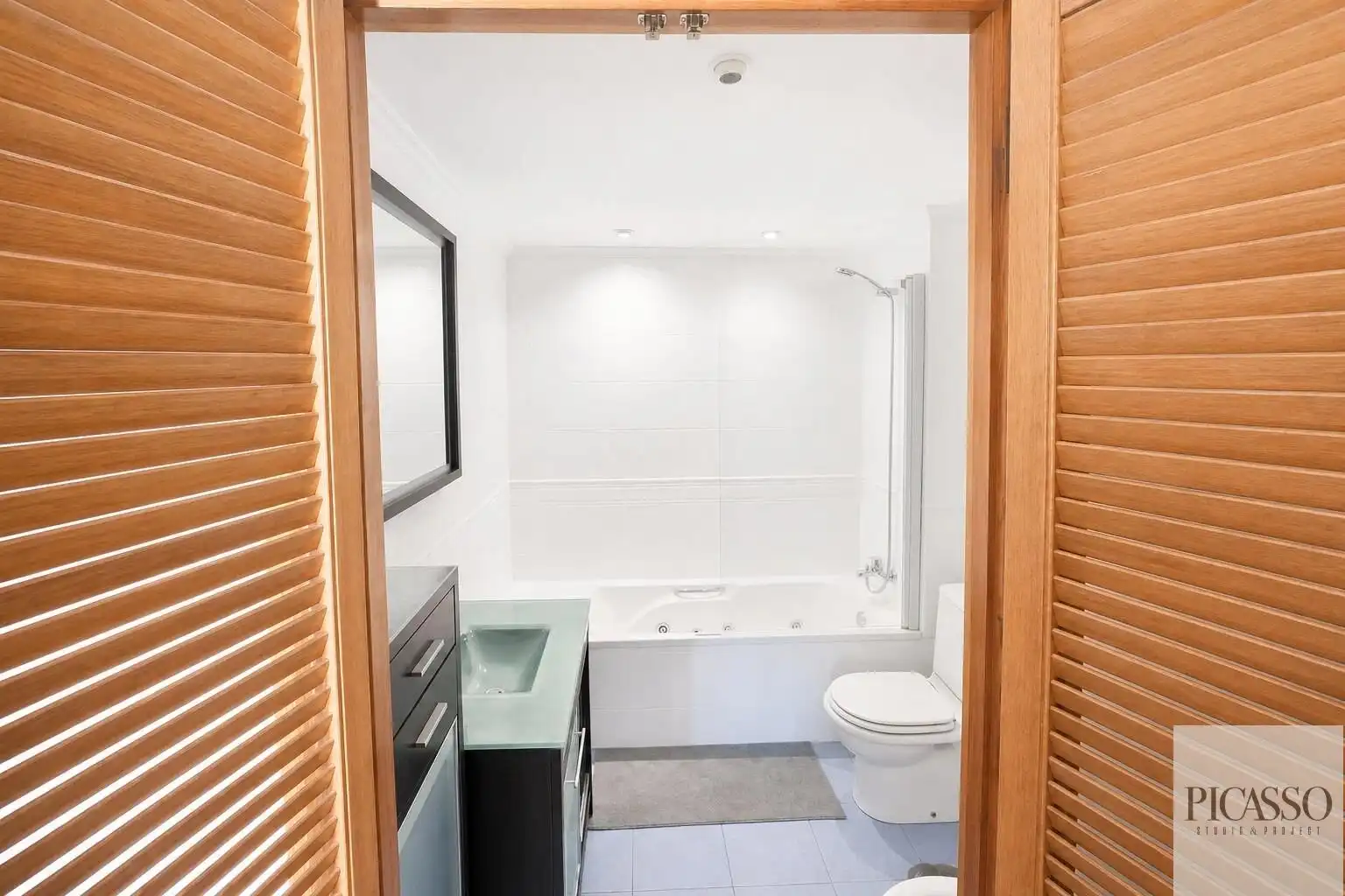 Badezimmer von Wohnung zum Verkauf in Torremolinos mit Klimaanlage, Heizung und Privatgarten