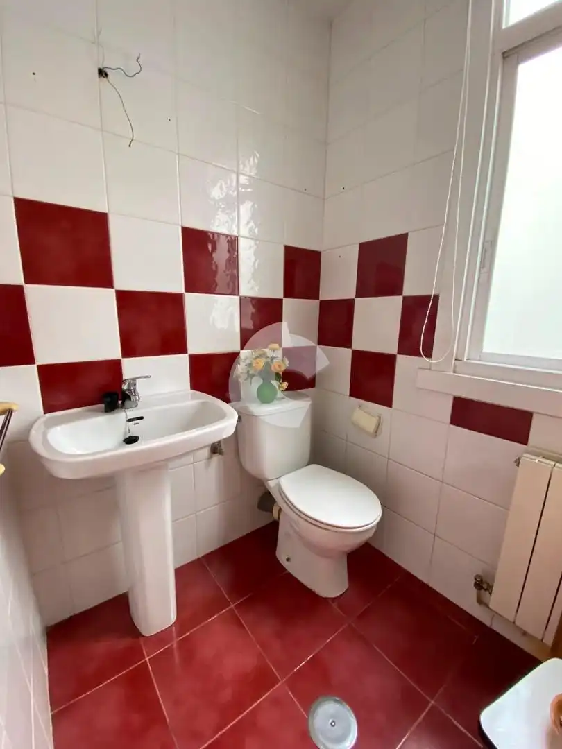 Badezimmer von Wohnungen zum Verkauf in A Coruña Capital  mit Heizung und Abstellraum
