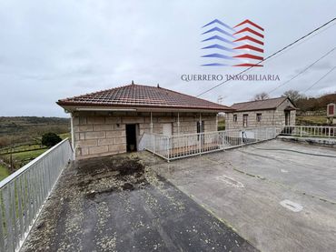 Casa con jardín en venta en Carretera Castrelo