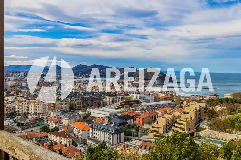 Vista exterior de Piso en venta en Donostia - San Sebastián  con Calefacción, Terraza y Trastero