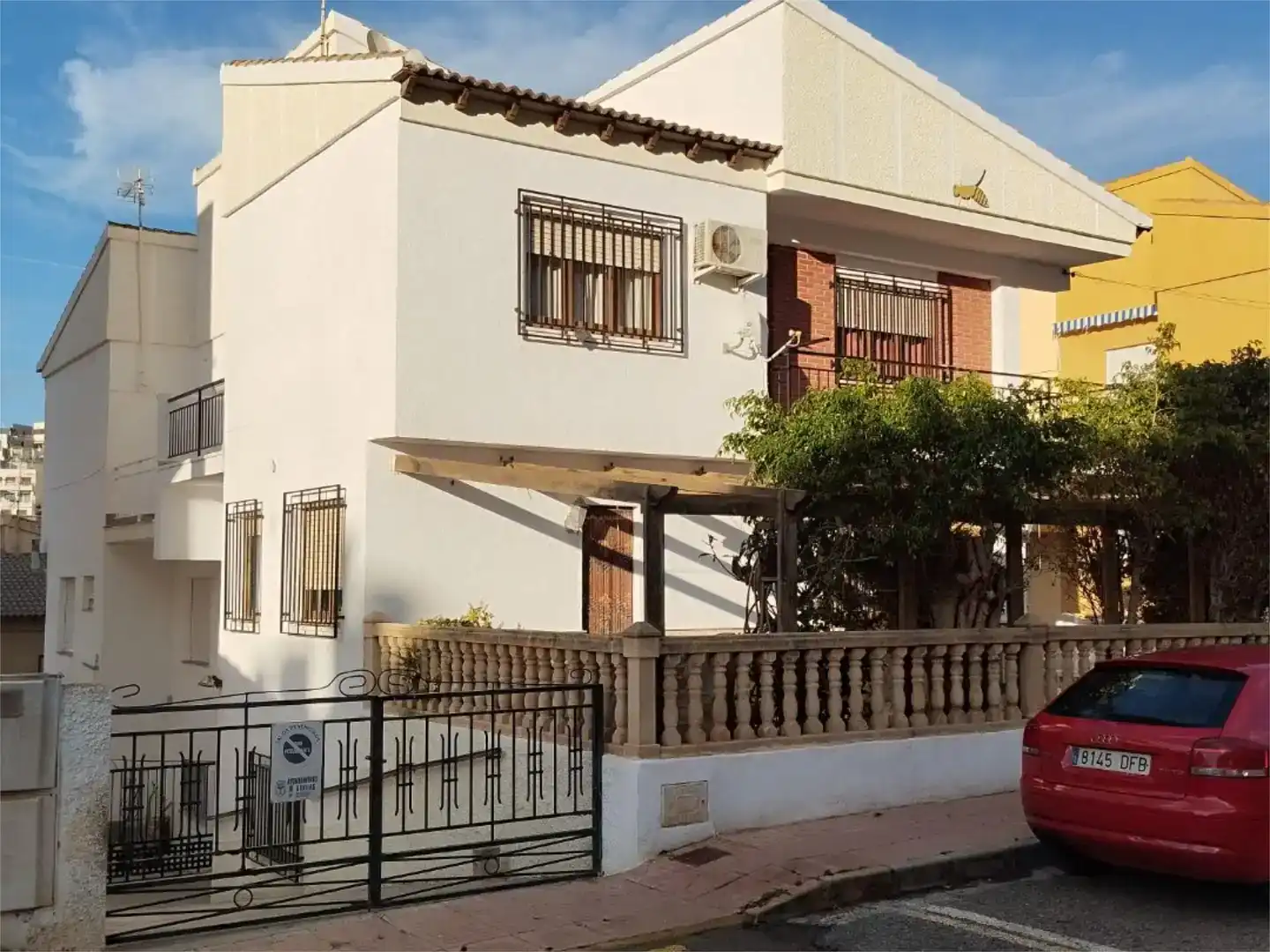 Vista exterior de Casa adosada en venda en Águilas amb Aire condicionat i Balcó