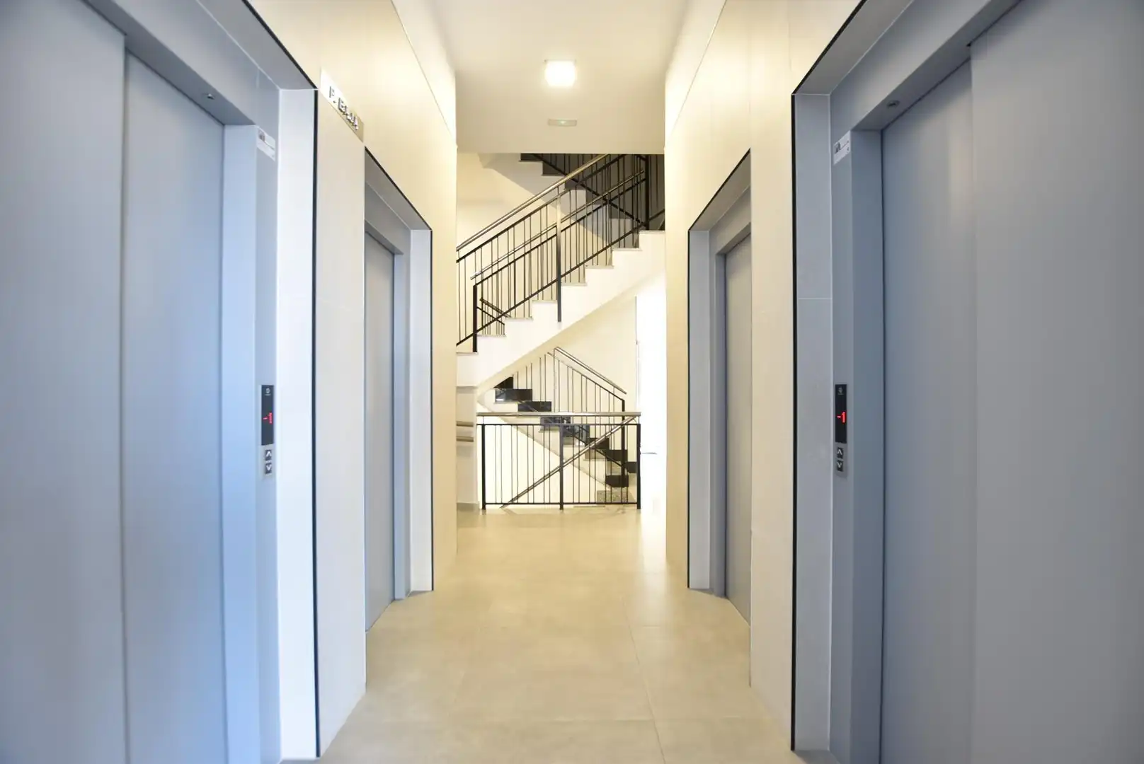 Piso de alquiler en Granada con Calefacción, Terraza y Piscina comunitaria