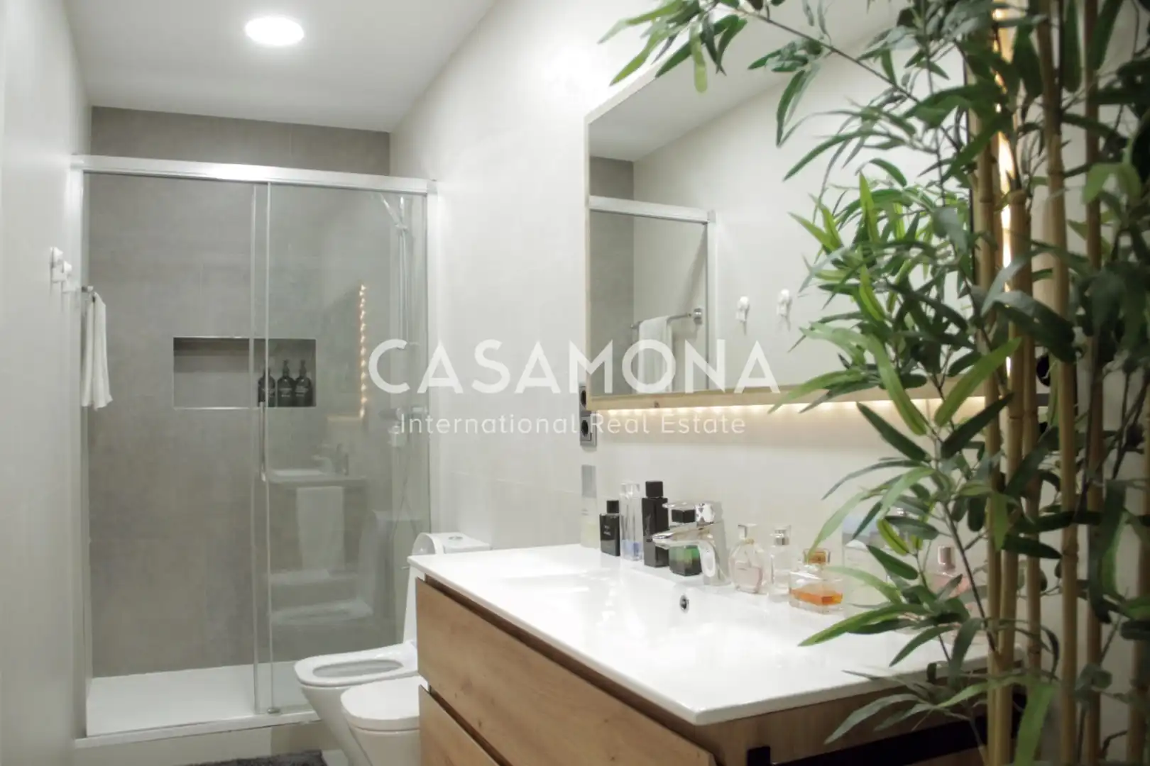Badezimmer von Wohnungen zur Miete in Barcelona mit Klimaanlage, Heizung und Terrasse