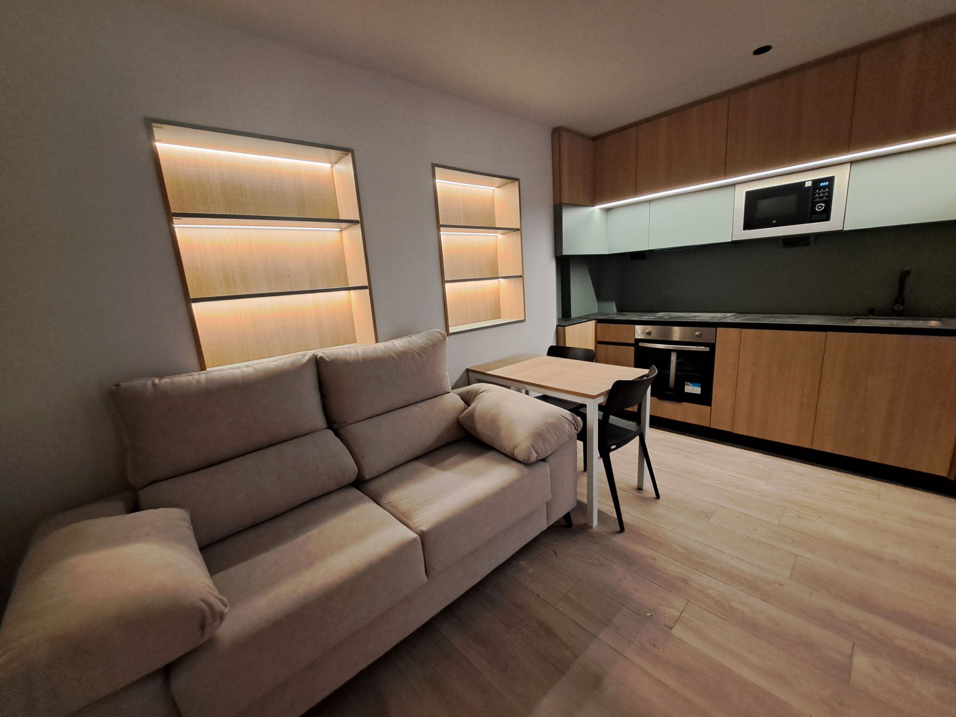 Sala d'estar de Apartament de lloguer en León Capital  amb Moblat, Forn i Rentadora