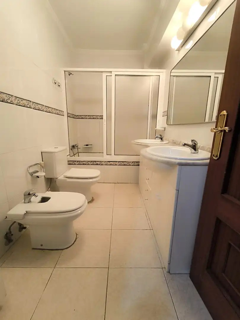 Baño de Piso en venta en Vilagarcía de Arousa con Calefacción, Horno y Lavadora