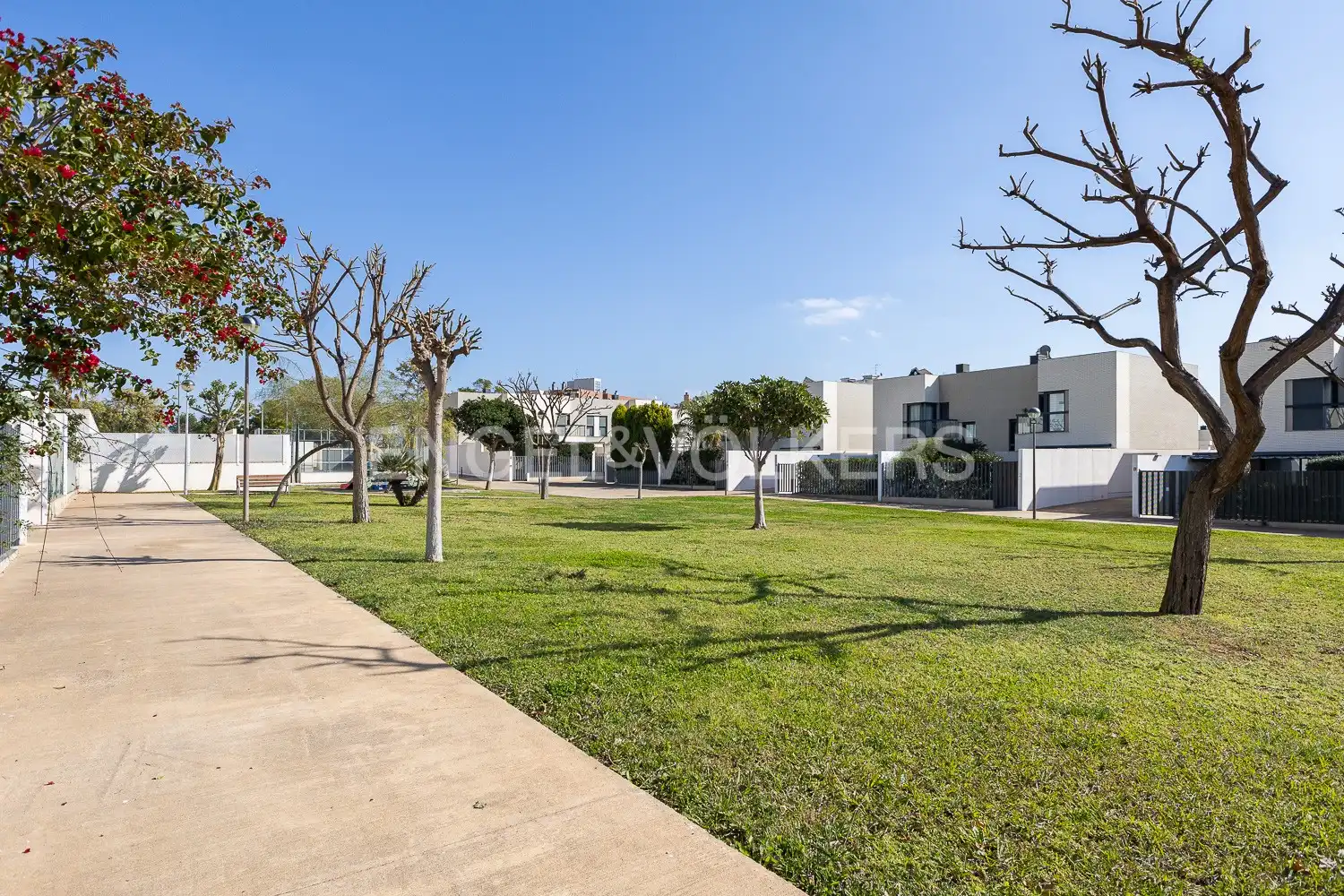 Vista exterior de Casa o xalet en venda en Paterna amb Aire condicionat, Calefacció i Jardí privat