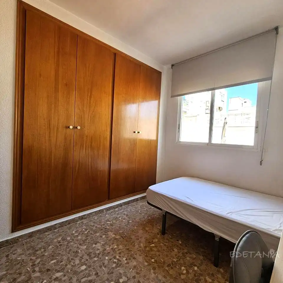 Dormitori de Pis de lloguer en Moncada amb Aire condicionat, Terrassa i Moblat