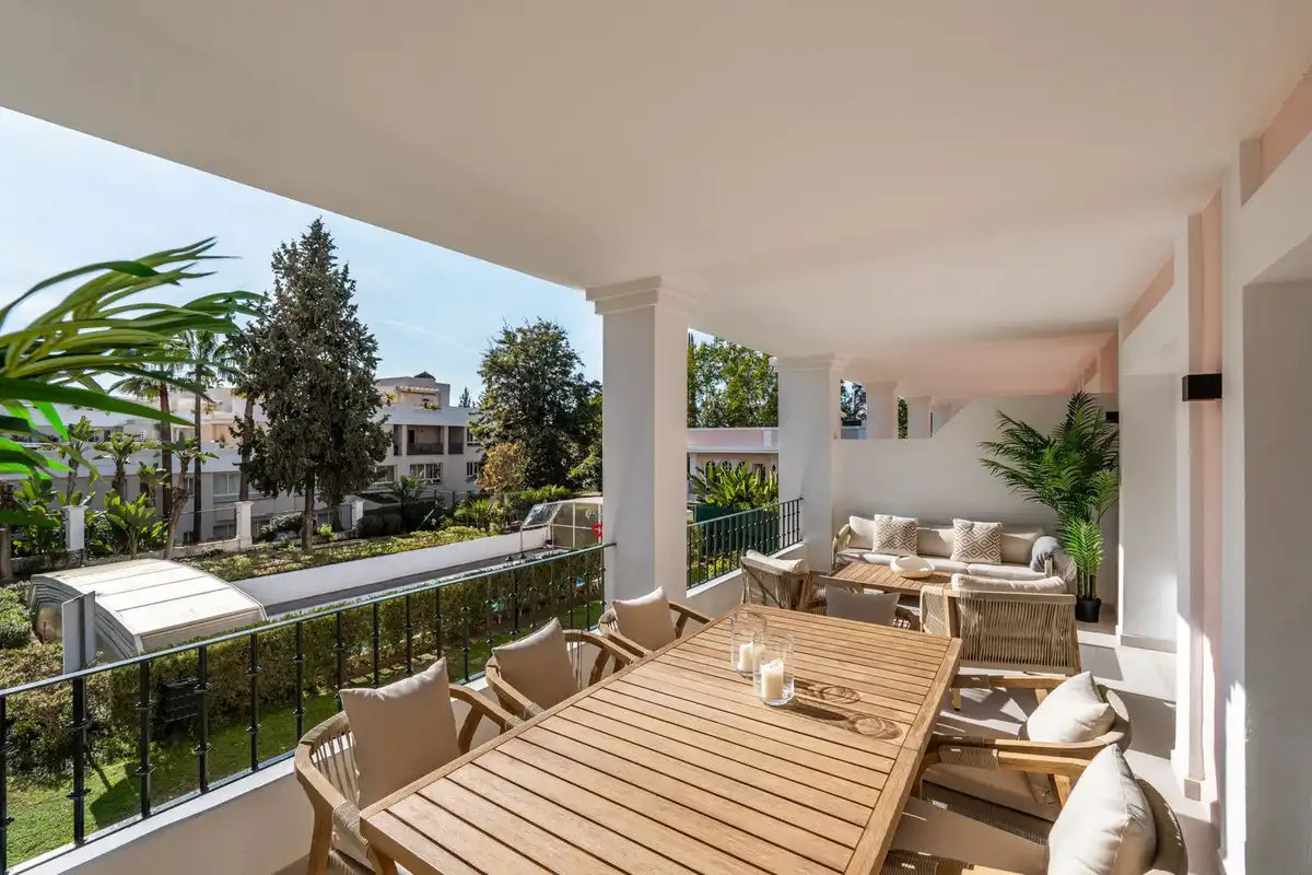 Dúplex con piscina en venta en Nueva Andalucía