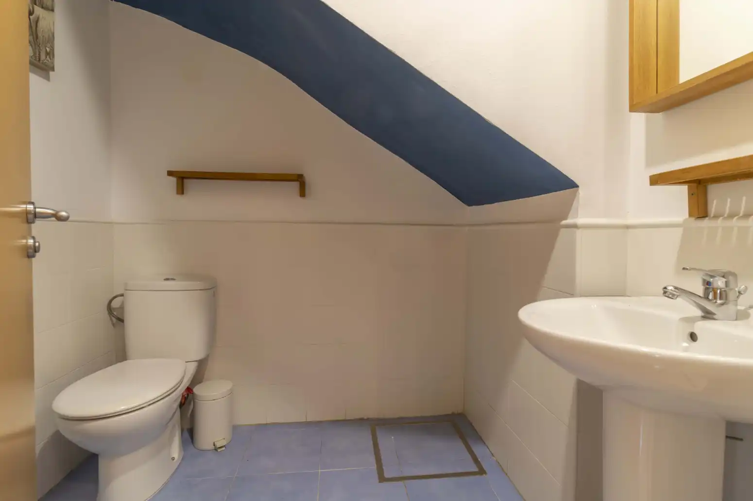Baño de Casa adosada en venta en Espartinas con Aire acondicionado, Terraza y Piscina