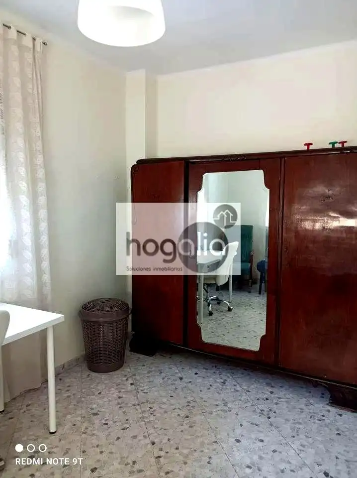 Habitación de Piso de alquiler en Sevilla con Aire acondicionado y Amueblado