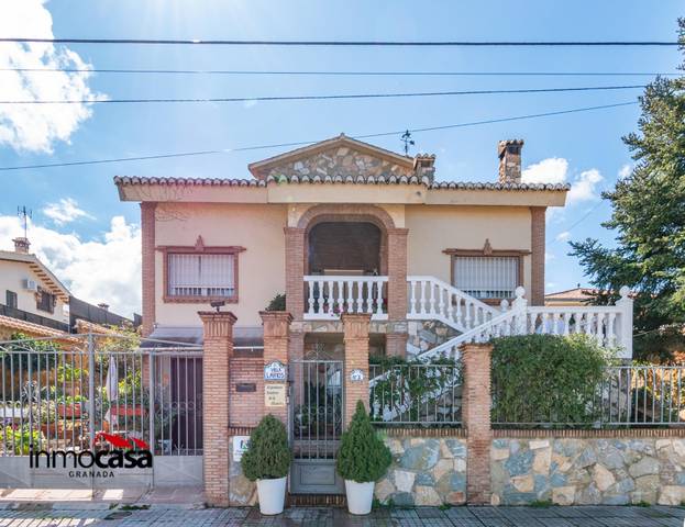 Casa-chalet en Venta en Altos de la Zubia