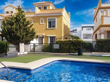 Maison mitoyenne avec piscine à vendre à San Juan de los Terreros