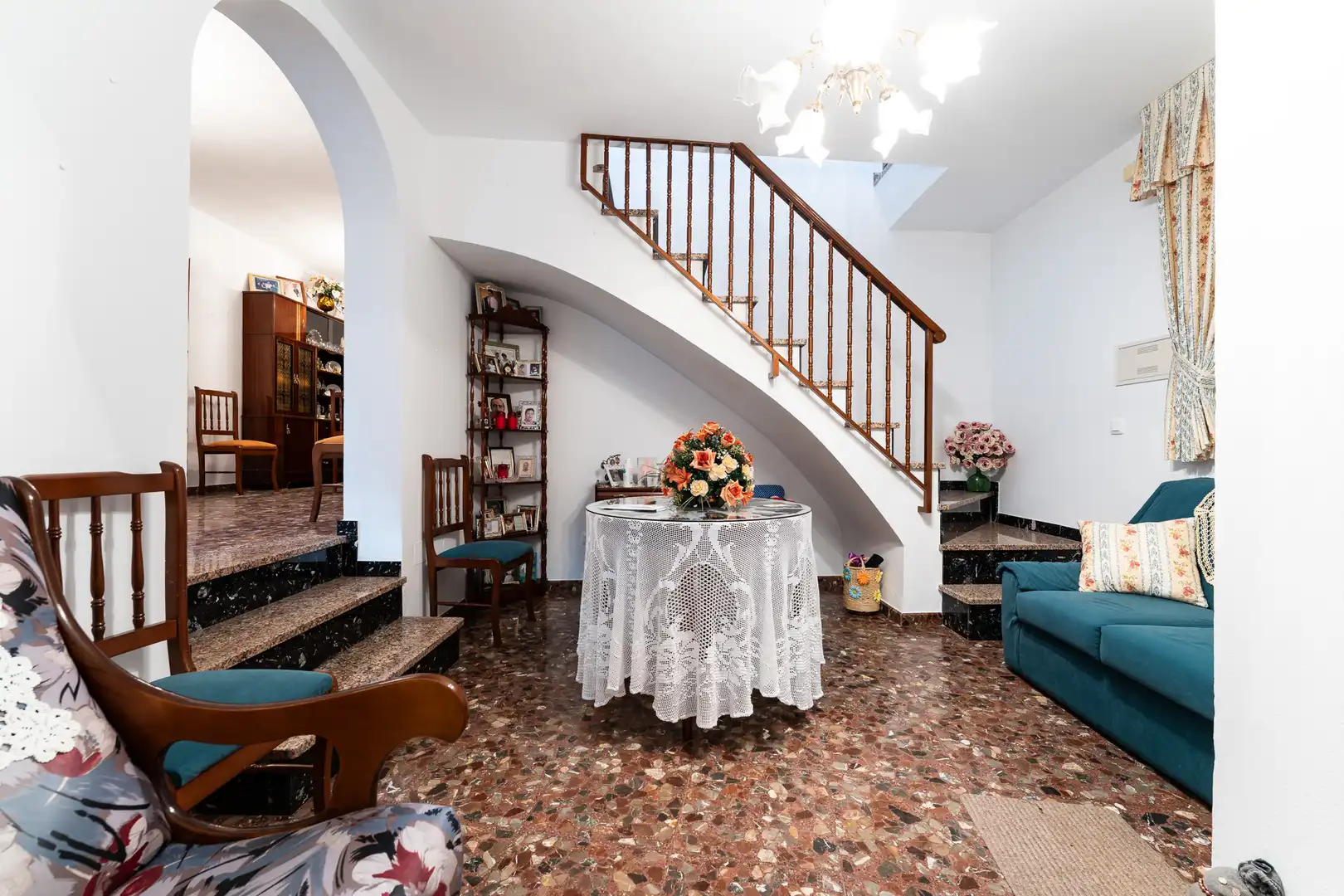 Einfamilien-Reihenhaus zum Verkauf in Sayalonga mit Terrasse und Balkon