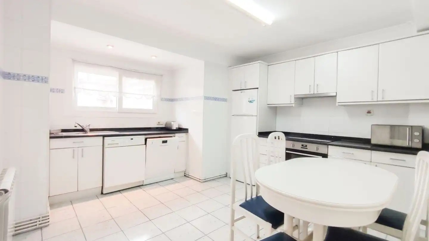 Cuina de Apartament de lloguer en Donostia - San Sebastián  amb Calefacció i Balcó