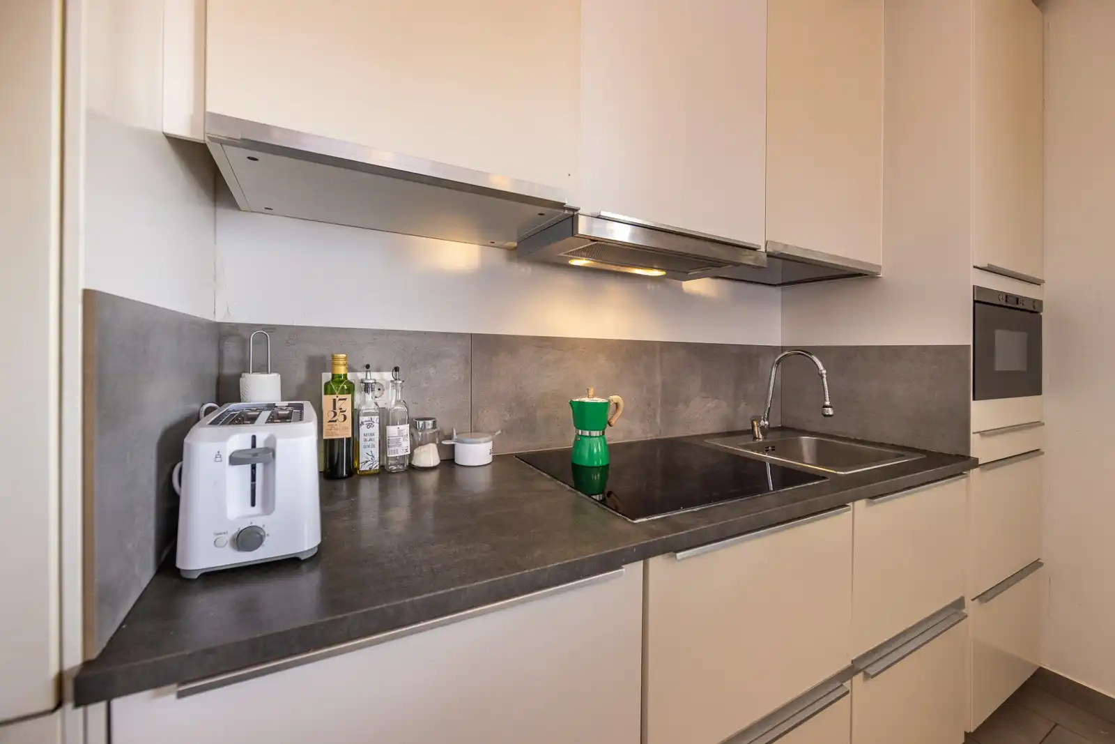 Cuina de Apartament en venda en Almuñécar amb Aire condicionat, Terrassa i Moblat