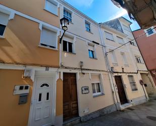 Vista exterior de Casa adosada en venda en Viveiro amb Traster i Moblat