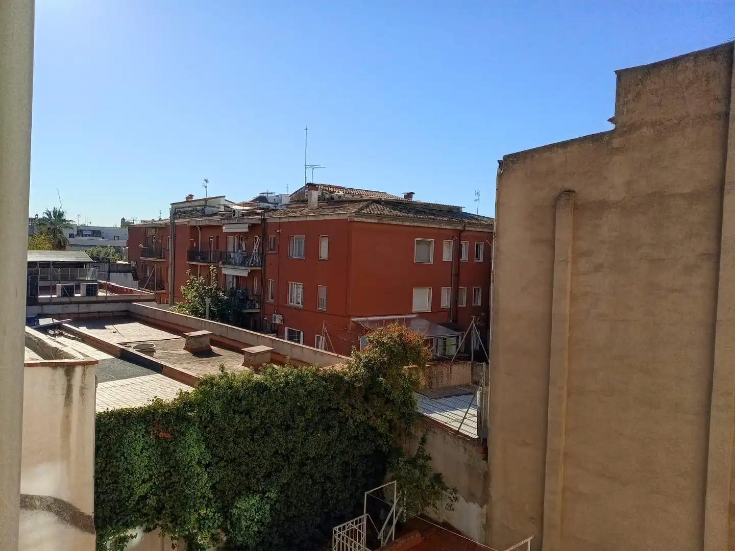 Vista exterior de Pis en venda en Vilafranca del Penedès amb Parquet, Terrassa i Balcó