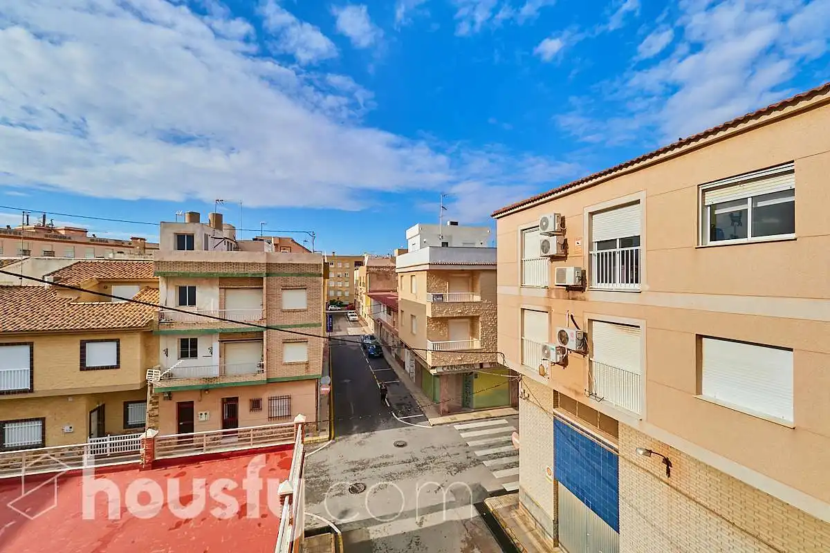 Vista exterior de Piso en venta en San Pedro del Pinatar con Aire acondicionado, Terraza y Amueblado
