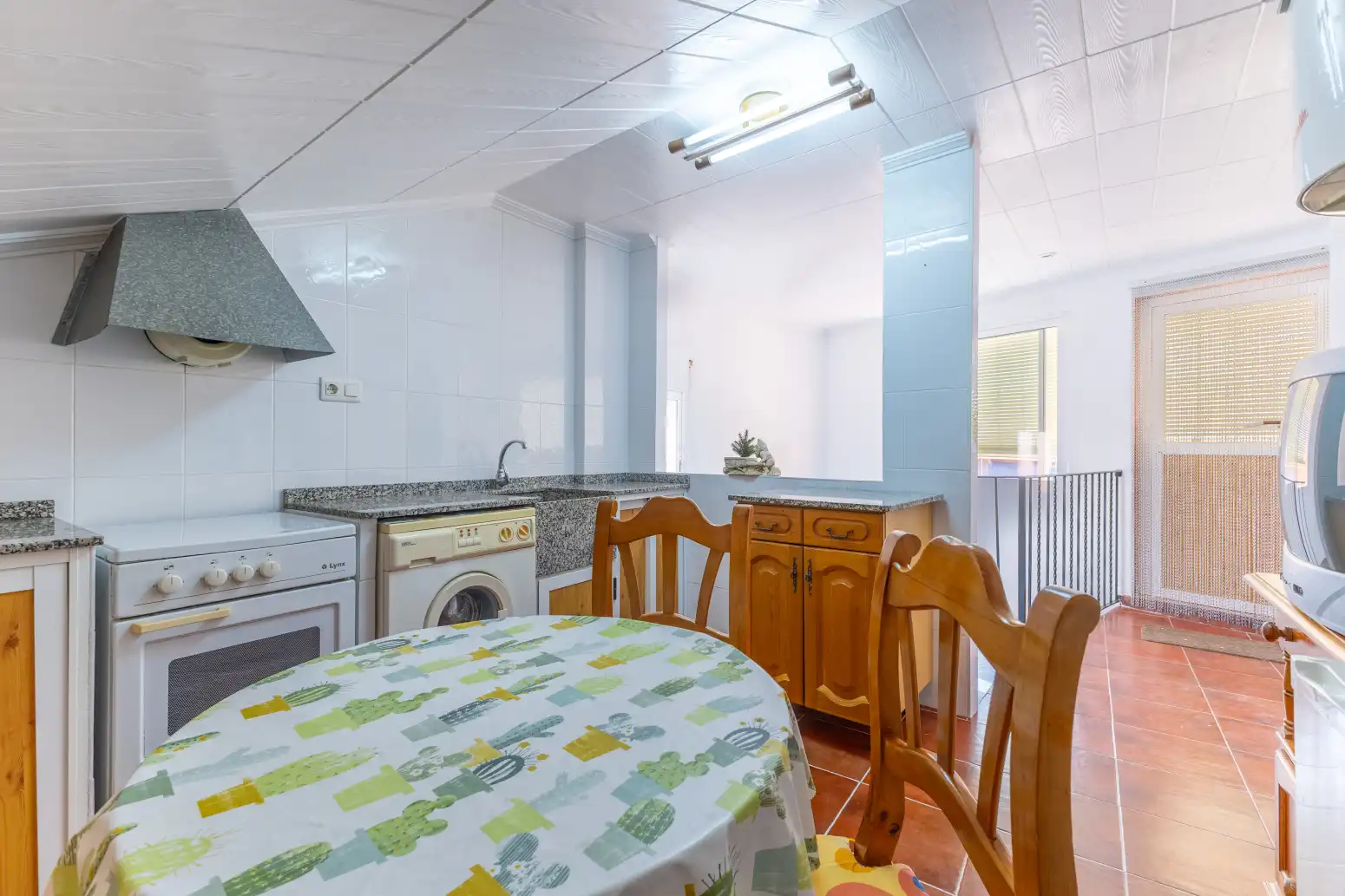 Cuina de Casa o xalet en venda en Viver amb Terrassa i Moblat