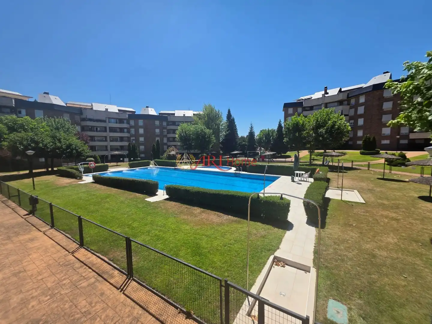 Piscina de Pis en venda en Majadahonda amb Aire condicionat, Calefacció i Terrassa