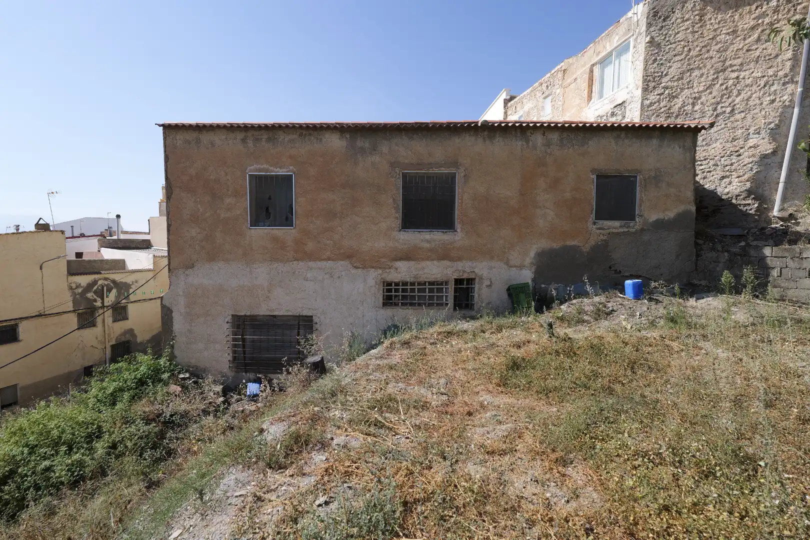 Vista exterior de Casa adosada en venda en Paterna del Río amb Jardí privat