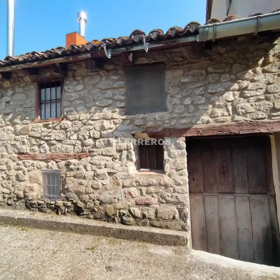 Vista exterior de Casa o xalet en venda en Cabezón de Cameros amb Calefacció, Traster i Moblat