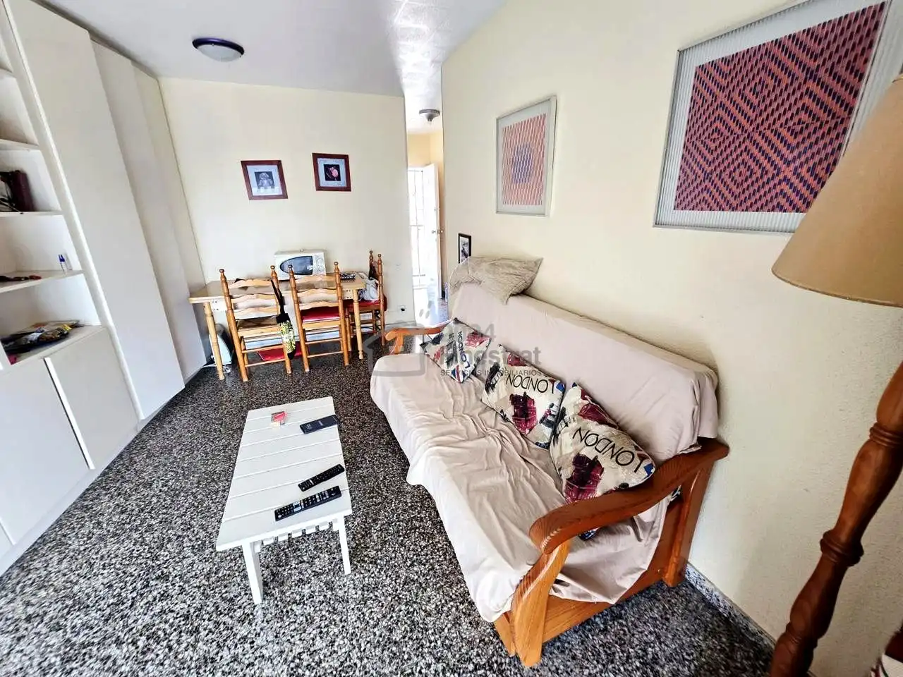 Sala de estar de Apartamento en venta en Benidorm con Terraza, Amueblado y Piscina comunitaria
