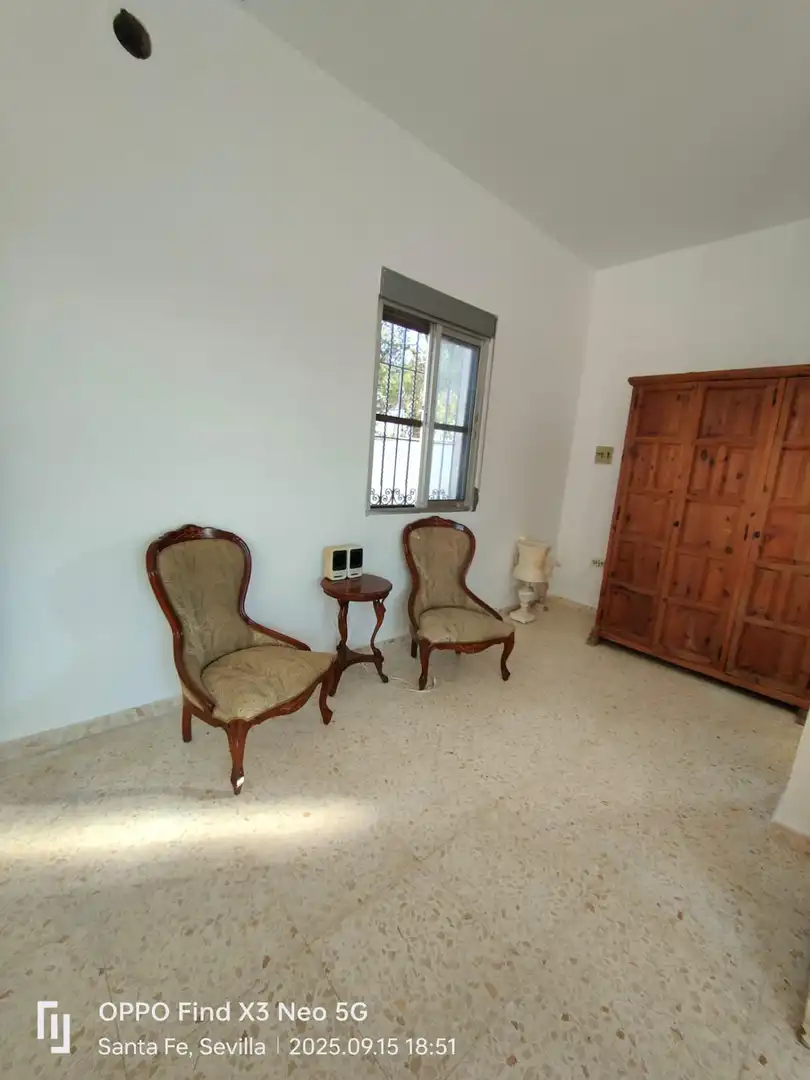 Sala d'estar de Casa o xalet en venda en El Viso del Alcor amb Aire condicionat, Jardí privat i Piscina