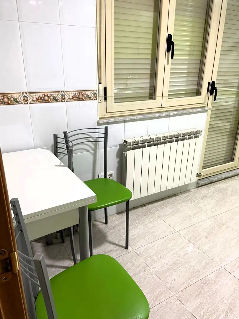Cocina de Piso de alquiler en Encinas de Abajo con Calefacción, Parquet y Terraza